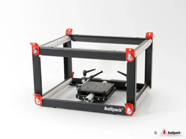 Zwart-zilveren Audipack beamerframe met rode montagelippen