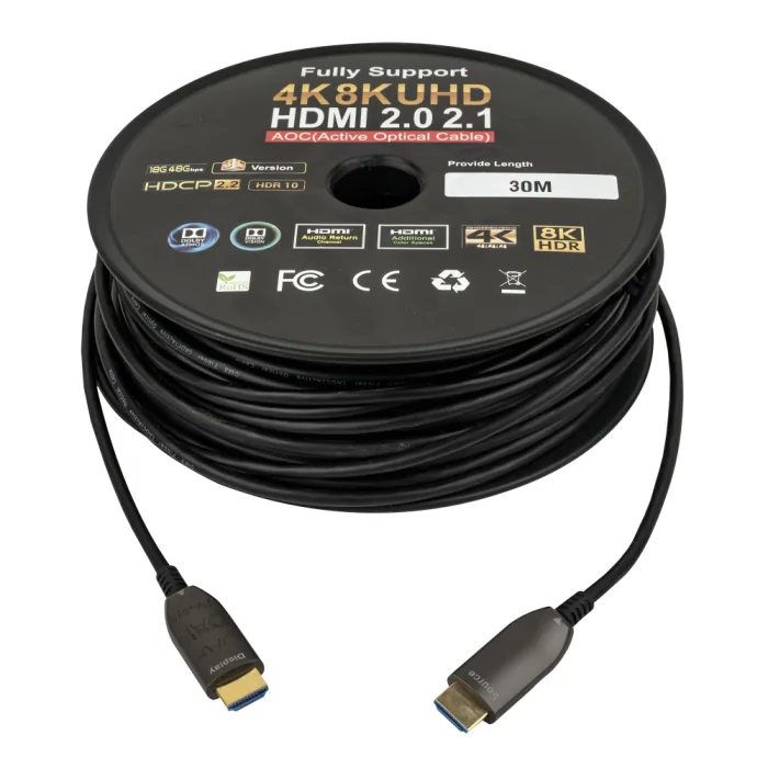 Zwarte actieve optische HDMI-kabel van 30 meter op een haspel
