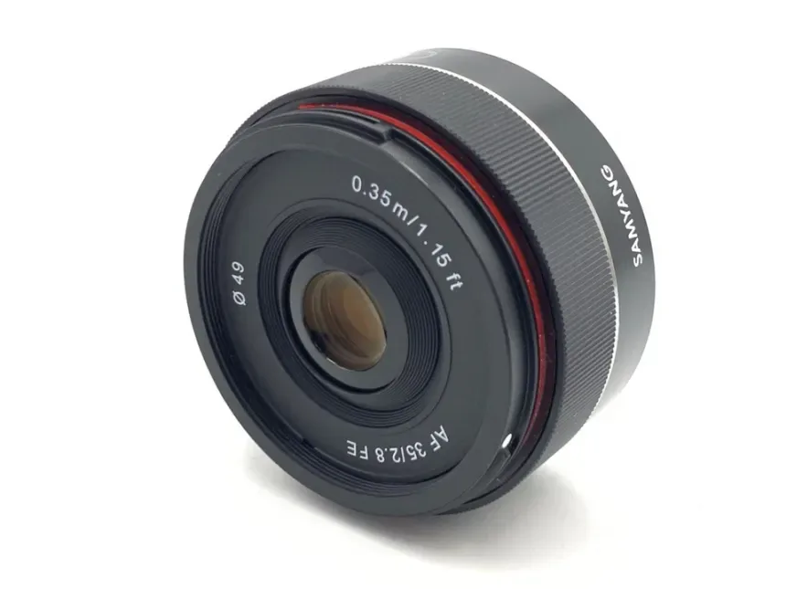 Compacte Samyang AF 35mm f/2.8 FE pancakelens voor Sony E-mount